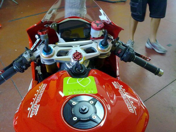 Ducati/Aprilia Gas Cap w/Carbon Fiber Key - TSB04 DBK
