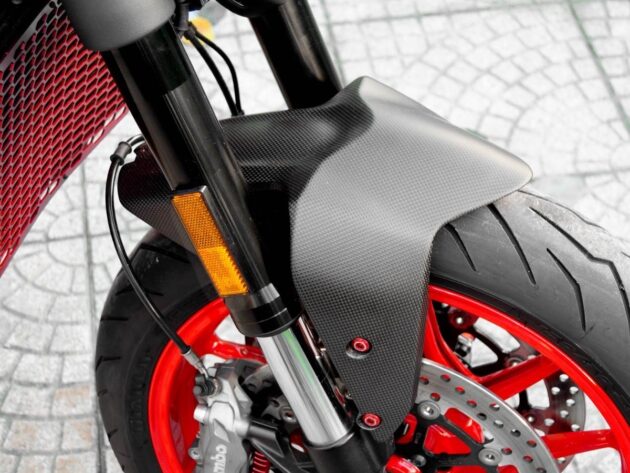 crb21o-dbk-monster-937-carbon-fiber-front-fender