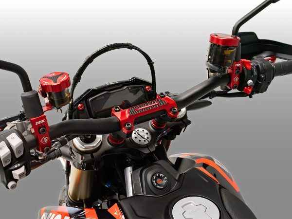Hypermotard 698 Handlebar Top Clamp – BM22 DBK