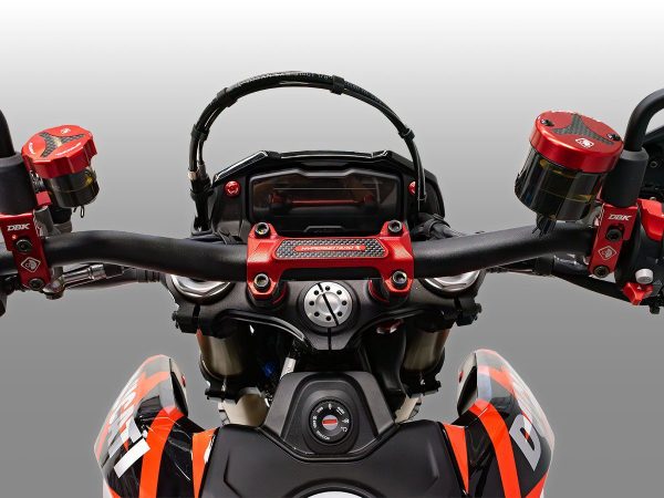 Hypermotard 698 Handlebar Top Clamp – BM22 DBK