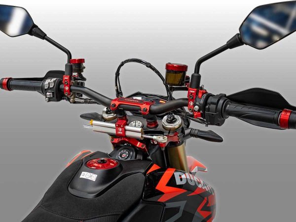 Hypermotard 698 Steering Damper Bracket - SAS22 DBK - Image 8
